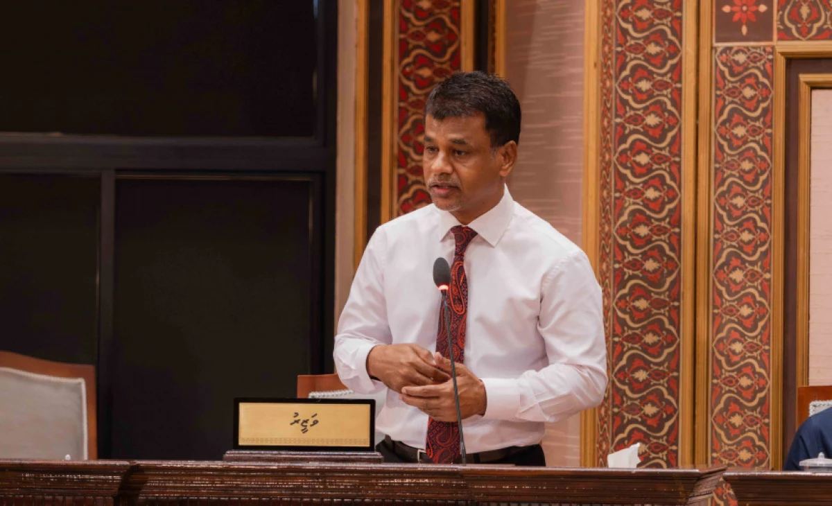 Health Minister Defends Tobacco Reforms, Denies Connection to Organised Crime