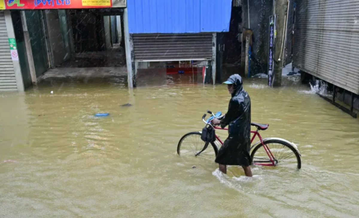 Maldivians in Sri Lanka urged to stay alert as Cyclone "Ditwah" batters the country