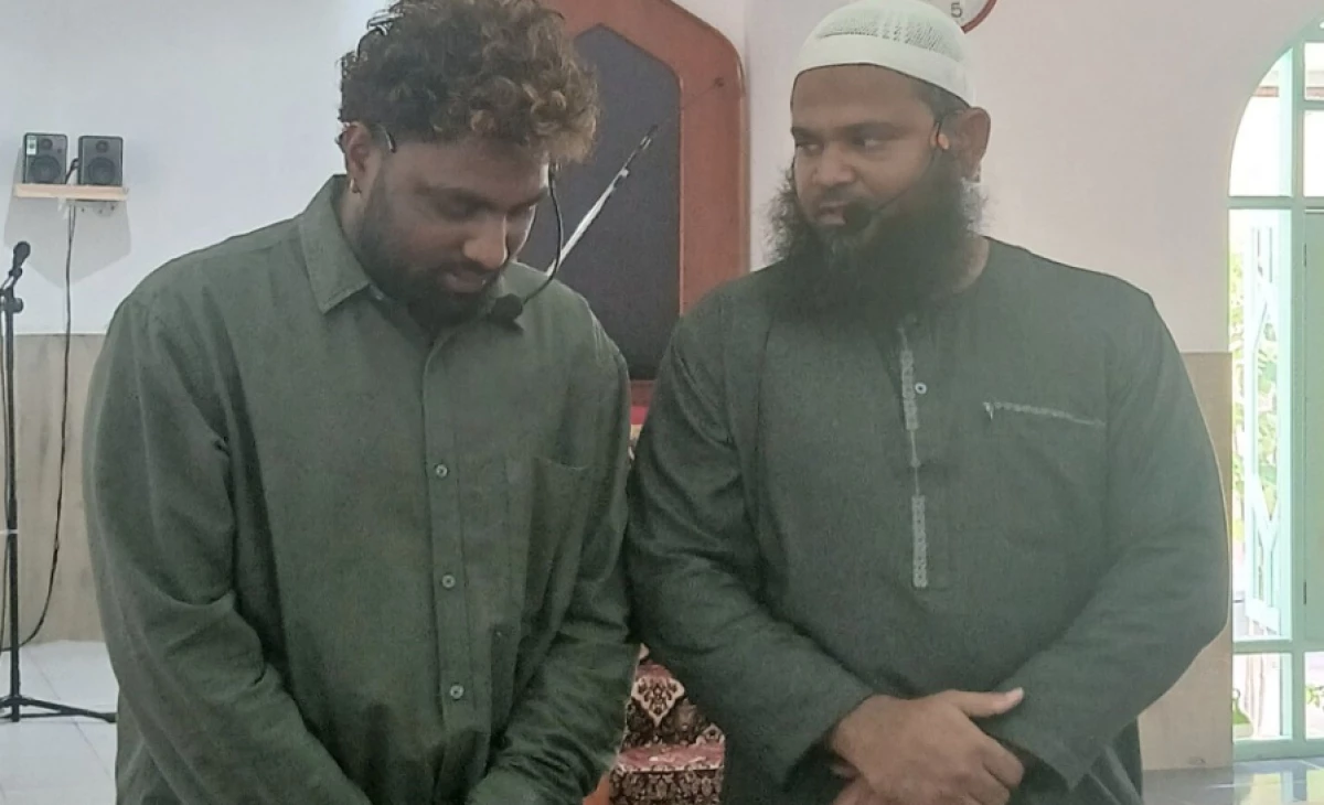 Sri Lankan expat in Feydhoo converts to Islam, takes name Abdullah Adam