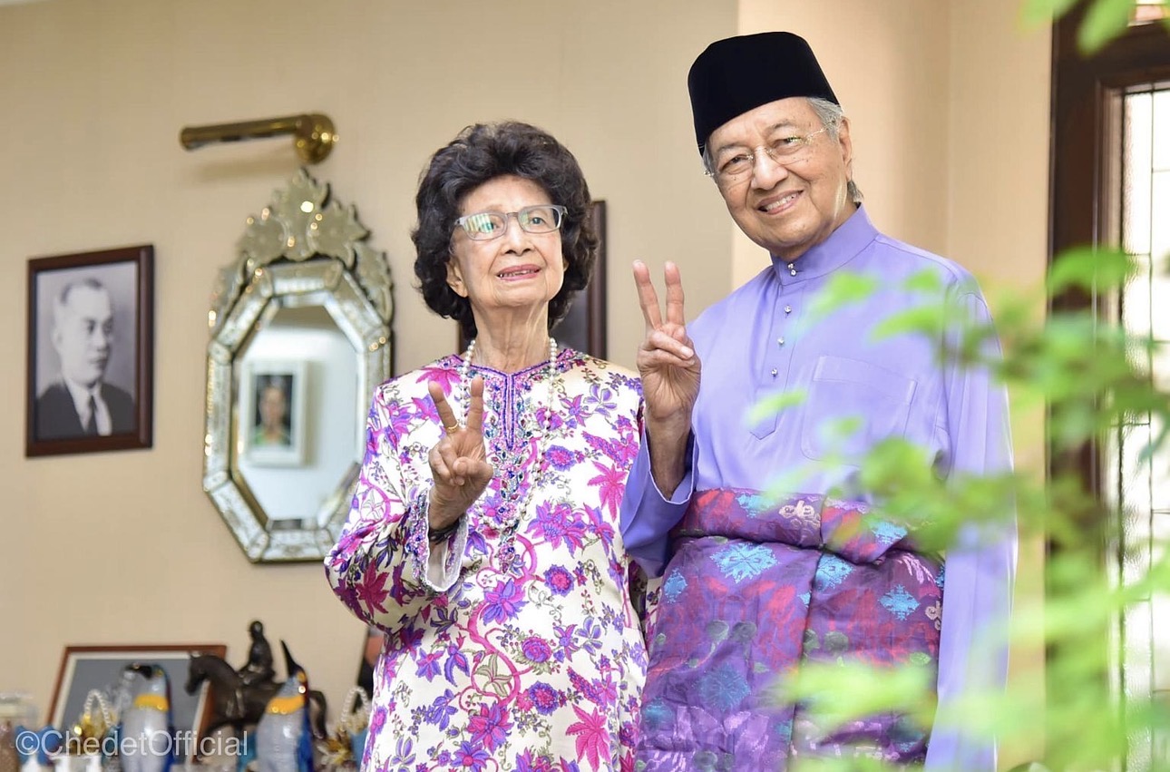 މެލޭޝިޔާގެ ކުރީގެ ބޮޑުވަޒީރު މަހާތީރުގެ އަނބިކަނބަލުން 100 އަހަރުފުޅުގައި އަވަހާރަވެއްޖެ