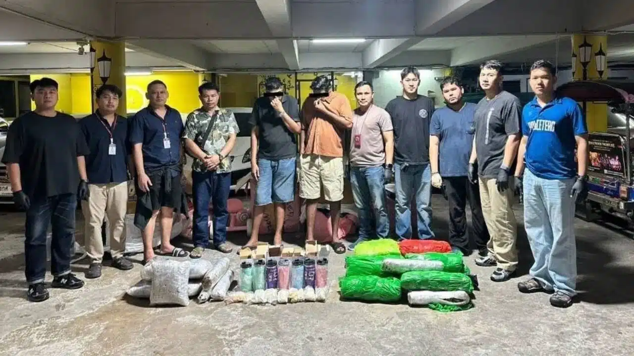 ބެންކޮކުން 12 ކިލޯގެ މަސްތުވާތަކެއްޗާ އެކު ދެ ދިވެހިން ހައްޔަރުކޮށްފި